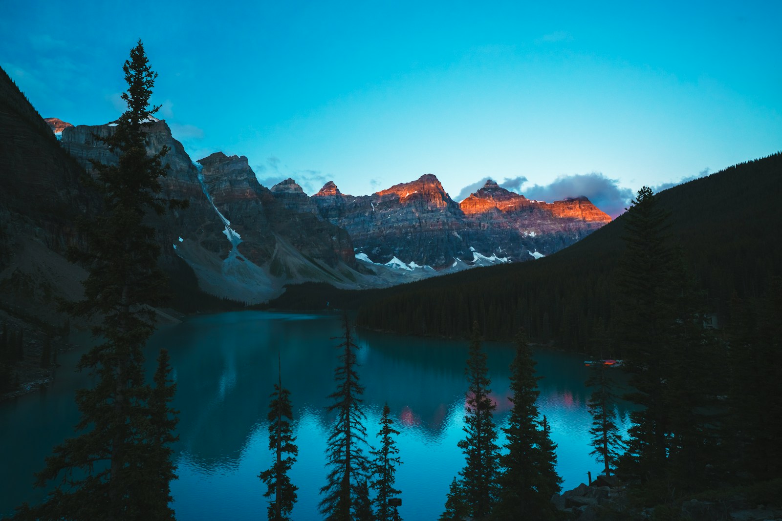 The turquoise Moraine Lake below the Valley of the Ten Peaks in Banff at dusk