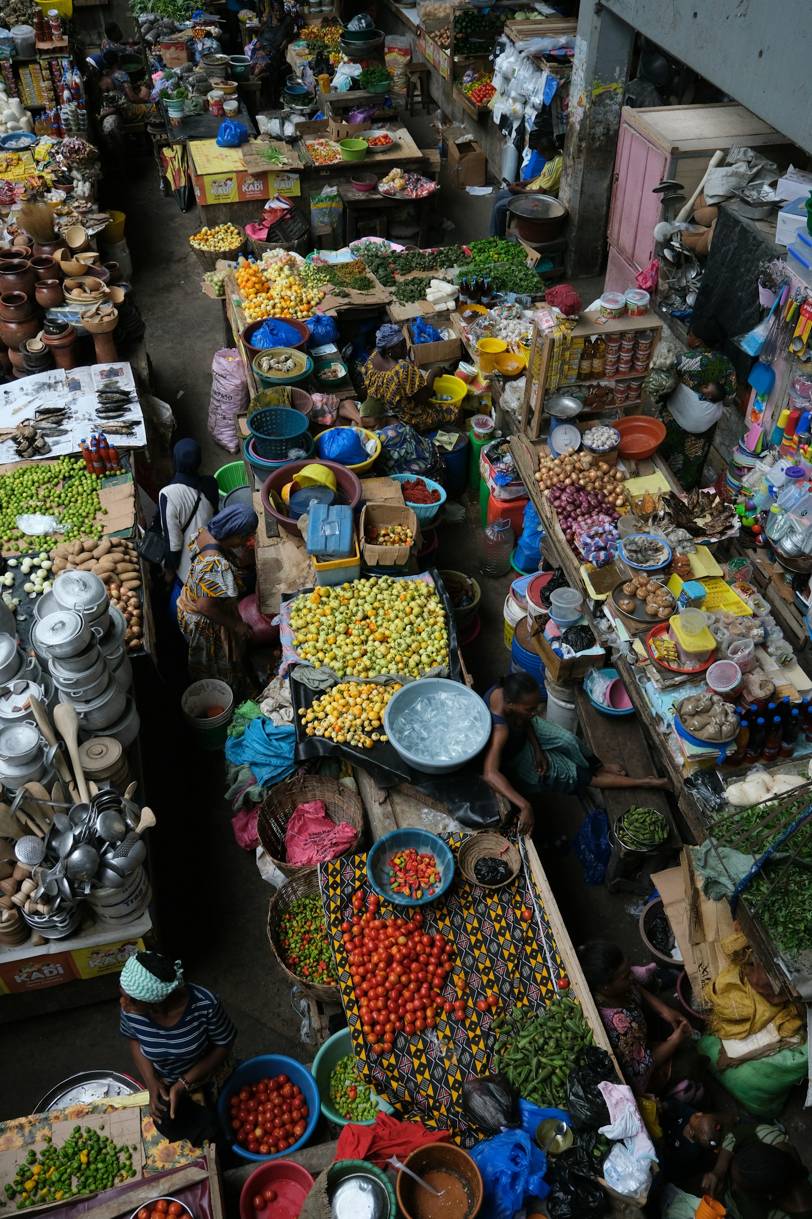 Colourful fruit and vegetable stalls at the Treichville market, Abidjan