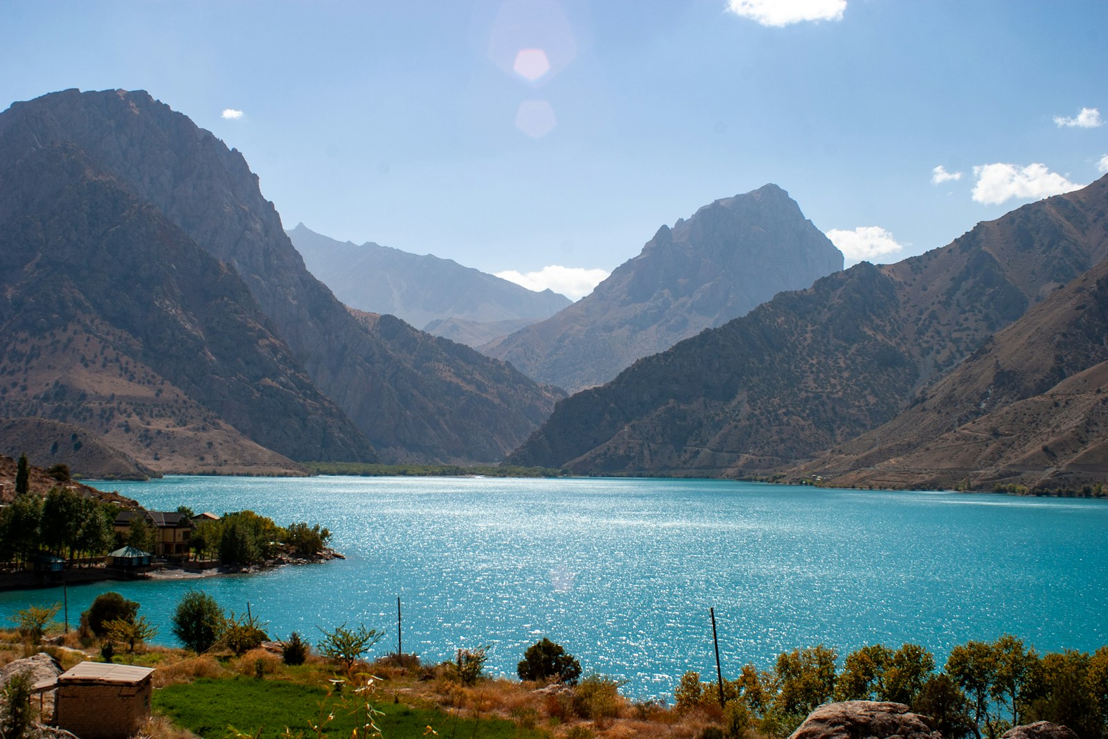 The turquoise alpine lake Iskanderkul in the Fann Mountains, Tajikistan